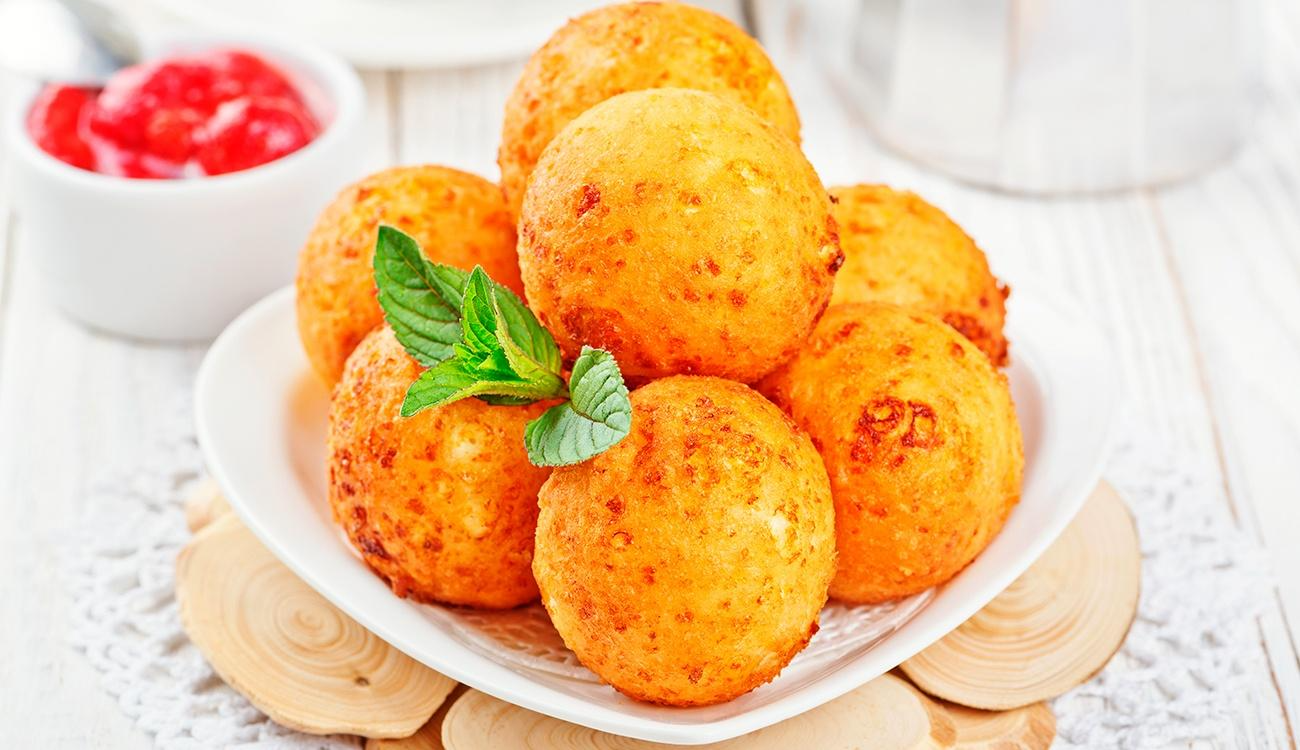 Bolinho de Calabresa com Queijo