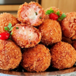 Bolinho de Calabresa com Queijo